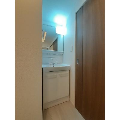 イリスプリエール 103【管理NO：1-027712101-01030】 ★家具家電は申し込み後に搬入します★の物件画像