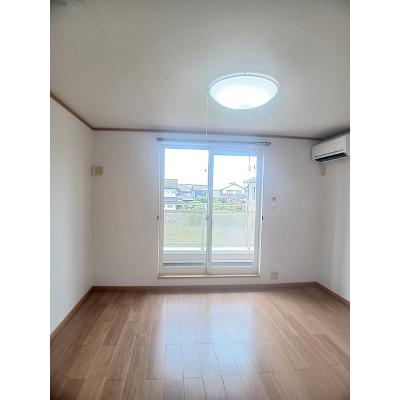 デフィ・チョーＡ 205【管理NO：1-012825301-02040】 ★家具家電は申し込み後に搬入しますの物件画像