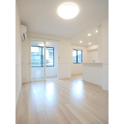 カリダドムス　β 202【管理NO：1-028411302-02020】 ★家具家電は申し込み後に搬入します★の物件画像