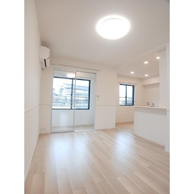 カリダドムス　α 202【管理NO：1-028411301-02020】 ★家具家電は申し込み後に搬入します★の物件画像