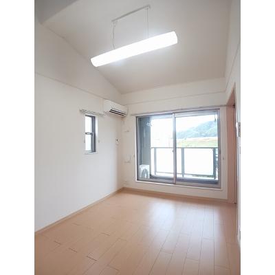 キャトルセゾン 201【管理NO：1-016201601-02010】 ★家具家電は申し込み後に搬入します★の物件画像