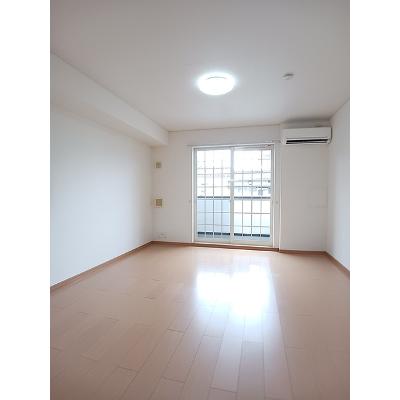 クリスタルコート 102【管理NO：1-015388301-01020】 ★家具家電は申し込み後に搬入します★の物件画像