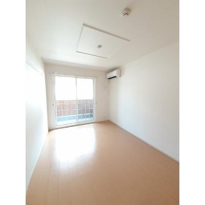 アウローラ 102【管理NO：1-017168101-01020】 ★家具家電は申し込み後に搬入します★の物件画像