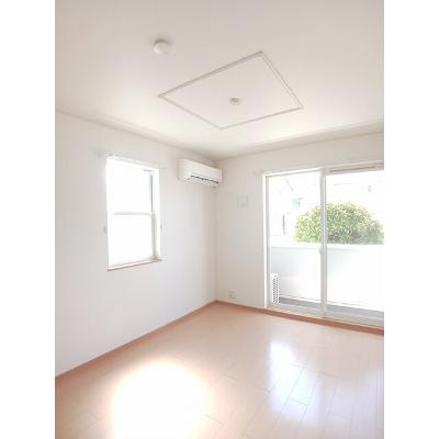 インターフロラ 104【管理NO：1-015081101-01040】 ★家具家電は申し込み後に搬入します★の物件画像