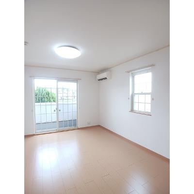 プラダ　グレイス 105【管理NO：1-014715101-01050】 ★家具家電は申し込み後に搬入します★の物件画像