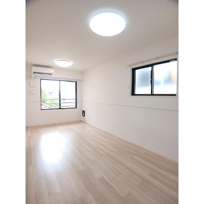 エターナリア 201【管理NO：1-028737801-02010】 ★家具家電は申し込み後に搬入します★の物件画像