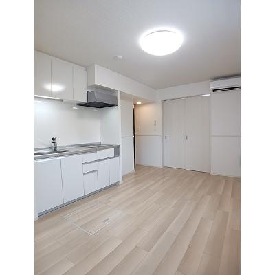 エターナリア 103【管理NO：1-028737801-01030】 ★家具家電は申し込み後に搬入します★の物件画像