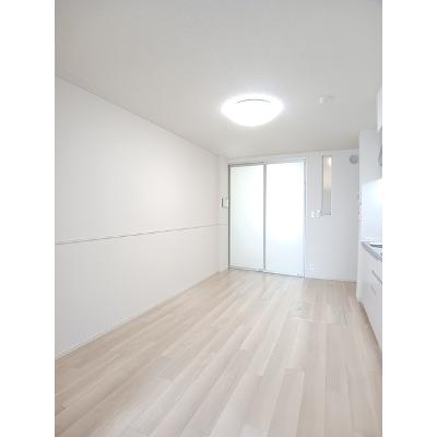 エターナリア 102【管理NO：1-028737801-01020】 ★家具家電は申し込み後に搬入します★の物件画像