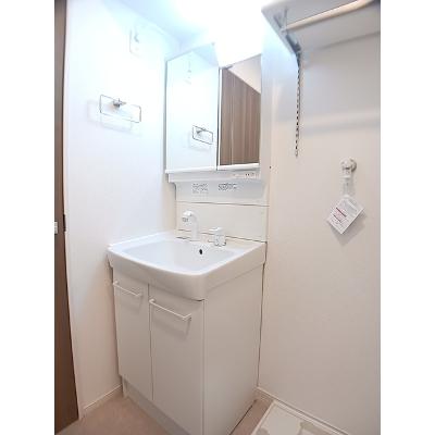 エターナリア 101【管理NO：1-028737801-01010】 ★家具家電は申し込み後に搬入します★の物件画像