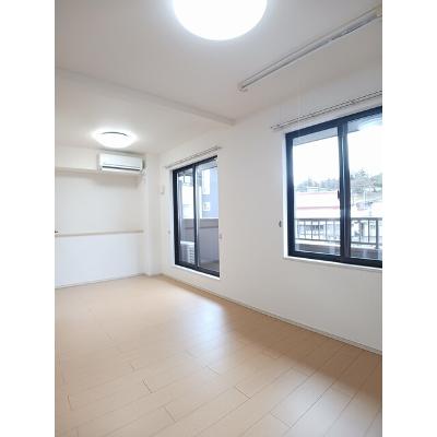 ピュア 203【管理NO：1-019348901-02030】 ★家具家電は申し込み後に搬入します★の物件画像
