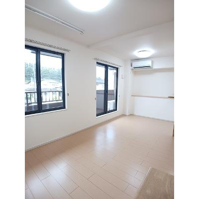 ピュア 202【管理NO：1-019348901-02020】 ★家具家電は申し込み後に搬入します★の物件画像