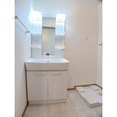 カノン・エス 103【管理NO：1-015157001-01030】 ★家具家電は申し込み後に搬入します★の物件画像