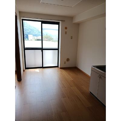 リバ－サイドコ－ト 103【管理NO：1-007245701-01030】 ★家具家電は申し込み後に搬入します★の物件画像