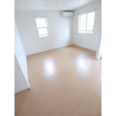 ラ・ルーチェ 201【管理NO：1-019055401-02010】 ★家具家電は申し込み後に搬入しますの物件画像