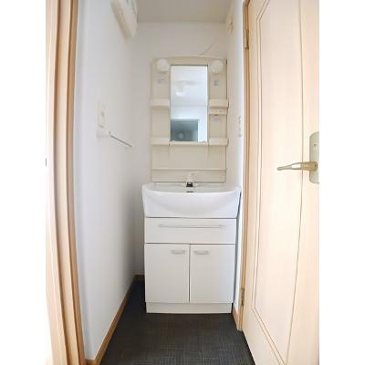 ノイ・ブローテＡ 102【管理NO：1-013463601-01020】 ★家具家電は申し込み後に搬入します★の物件画像