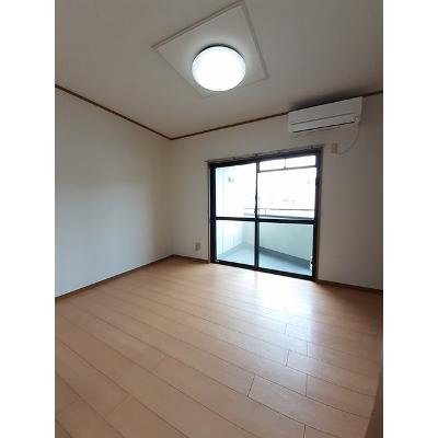 リトルコア 402【管理NO：1-006598801-04020】 ★家具家電は申し込み後に搬入します★の物件画像