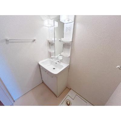 イーリス東唐津 103【管理NO：1-018974301-01030】 ★家具家電は申し込み後に搬入します★の物件画像