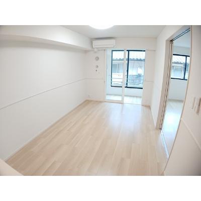 コスタ・ルーチェ 102【管理NO：1-028393801-01020】 ★家具家電は申し込み後に搬入しますの物件画像