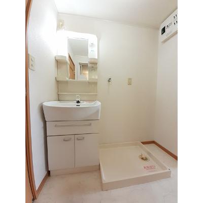 エントランス　弐番館 203【管理NO：1-013423702-02030】 ★家具家電は申し込み後に搬入します★ ★2026年08月下旬入居可能★の物件画像