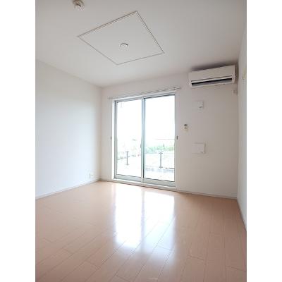 プリムローズ 101【管理NO：1-018105801-01010】 ★家具家電は申し込み後に搬入します★の物件画像