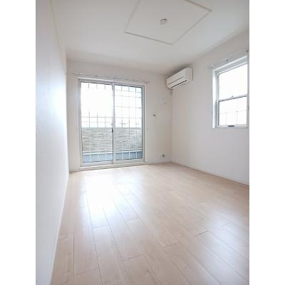 エレガンツァ・ピアッツァⅢ 101【管理NO：1-017364301-01010】 ★家具家電は申し込み後に搬入します★の物件画像