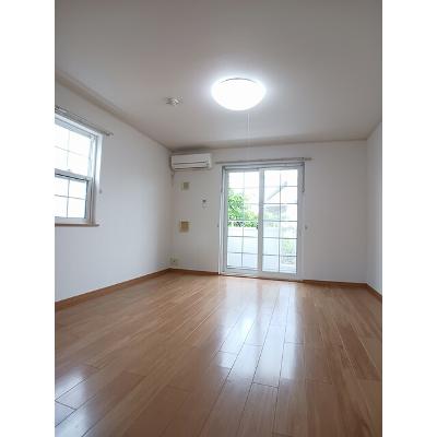 アヴニール　Ⅱ 101【管理NO：1-013722002-01010】 ★家具家電は申し込み後に搬入します★の物件画像