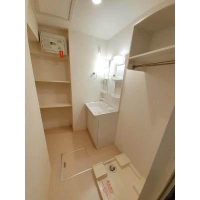 エレガンテカーサ 201【管理NO：1-022233301-02010】 ★家具家電は申し込み後に搬入します★の物件画像