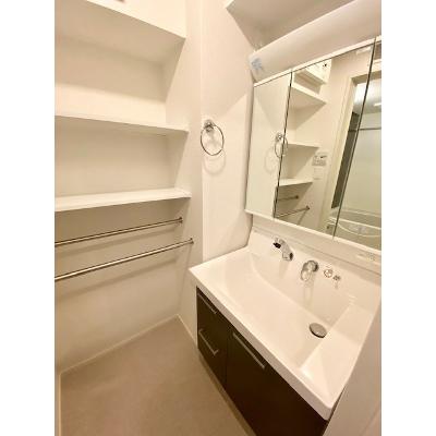 リッシュ 102【管理NO：1-025653701-01020】 ★家具家電は申し込み後に搬入します★の物件画像