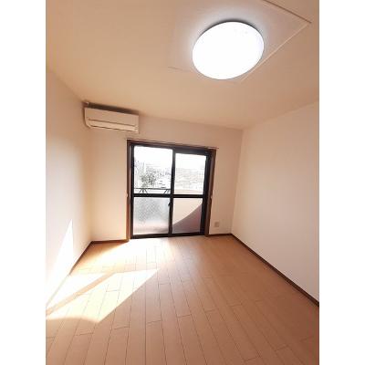 エクレール 302【管理NO：1-010164901-03020】 ★家具家電は申し込み後に搬入しますの物件画像