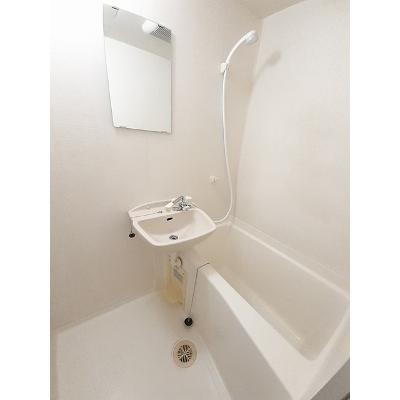 エクレール 302【管理NO：1-010164901-03020】 ★家具家電は申し込み後に搬入しますの物件画像