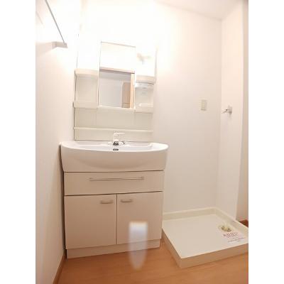レイク　グリーン 105【管理NO：1-013734101-01040】 ★家具家電は申し込み後に搬入します★の物件画像