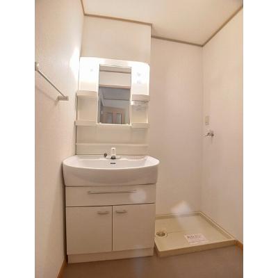 クランベリーコート 101【管理NO：1-013201001-01010】 ★家具家電は申し込み後に搬入します★の物件画像