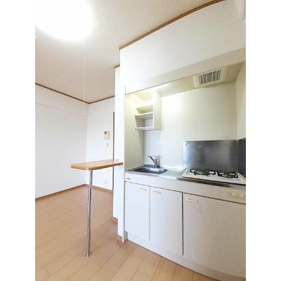 アニバーサリー 302【管理NO：1-012801801-03020】 ★家具家電は申し込み後に搬入します★の物件画像