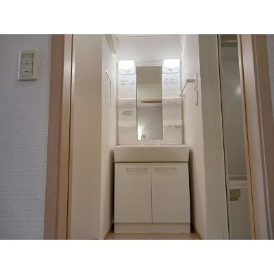 シェ・リュイ 203【管理NO：1-015441401-02030】 ★家具家電は申し込み後に搬入しますの物件画像