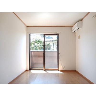 コリ－ヌ華Ⅰ 101【管理NO：1-012976701-01010】 ★家具家電は申し込み後に搬入しますの物件画像