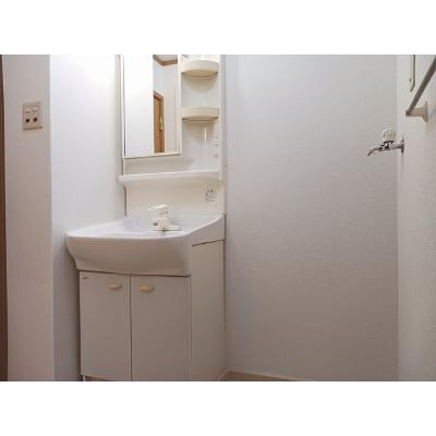 リバーロードＹⅠ 103【管理NO：1-011758901-01030】 ★家具家電は申し込み後に搬入します★の物件画像