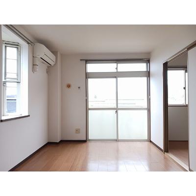 ニュ－シティ－コロンビア 201【管理NO：1-007662001-02010】 ★家具家電は申し込み後に搬入しますの物件画像