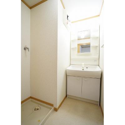 華（フラワー） 203【管理NO：1-011685001-02030】 ★家具家電は申し込み後に搬入します★の物件画像