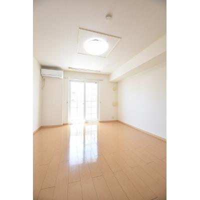 モンターニュ・ジョリＣ 103【管理NO：1-015549901-01030】 ★家具家電は申し込み後に搬入します★の物件画像
