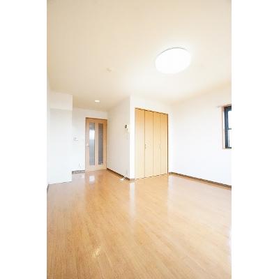 イノセント　プラーサ 101【管理NO：1-012013301-01010】 ★家具家電は申し込み後に搬入します★の物件画像