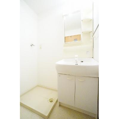イノセント　プラーサ 101【管理NO：1-012013301-01010】 ★家具家電は申し込み後に搬入します★の物件画像