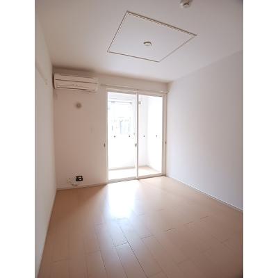 ヴィア　ラッテア 102【管理NO：1-017575401-01020】 ★家具家電は申し込み後に搬入します★の物件画像