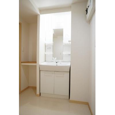 サンローラン 104【管理NO：1-016471301-01040】 ★家具家電は申し込み後に搬入します 2026年08月中旬入居可能の物件画像