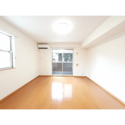 フォルスラーマ 101【管理NO：1-014084601-01010】 ★家具家電は申し込み後に搬入します 2026年08月上旬入居可能の物件画像