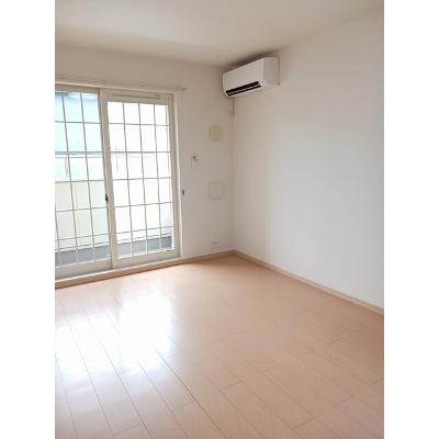 スプランドゥール 101【管理NO：1-016391001-01010】 ★家具家電は申し込み後に搬入します★の物件画像