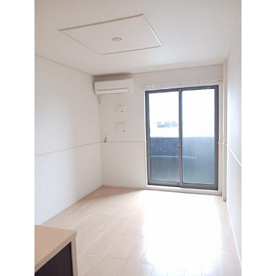響 103【管理NO：1-023415901-01030】 ★家具家電は申し込み後に搬入します★の物件画像