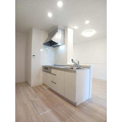 フルール 102【管理NO：1-027017601-01020】 ★家具家電は申し込み後に搬入します 2026年08月中旬入居可能の物件画像