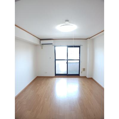 カーサ・ポプルス 202【管理NO：1-012239701-02020】 ★家具家電は申し込み後に搬入します★の物件画像