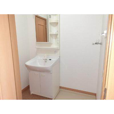 カルフール 204【管理NO：1-011696301-02040】 ★家具家電は申し込み後に搬入します★の物件画像
