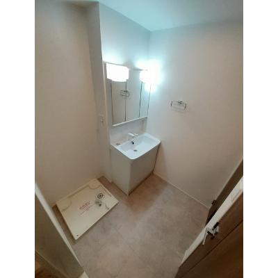 カサブランカ　Ⅲ 101【管理NO：1-025539101-01010】 ★家具家電は申し込み後に搬入します★の物件画像